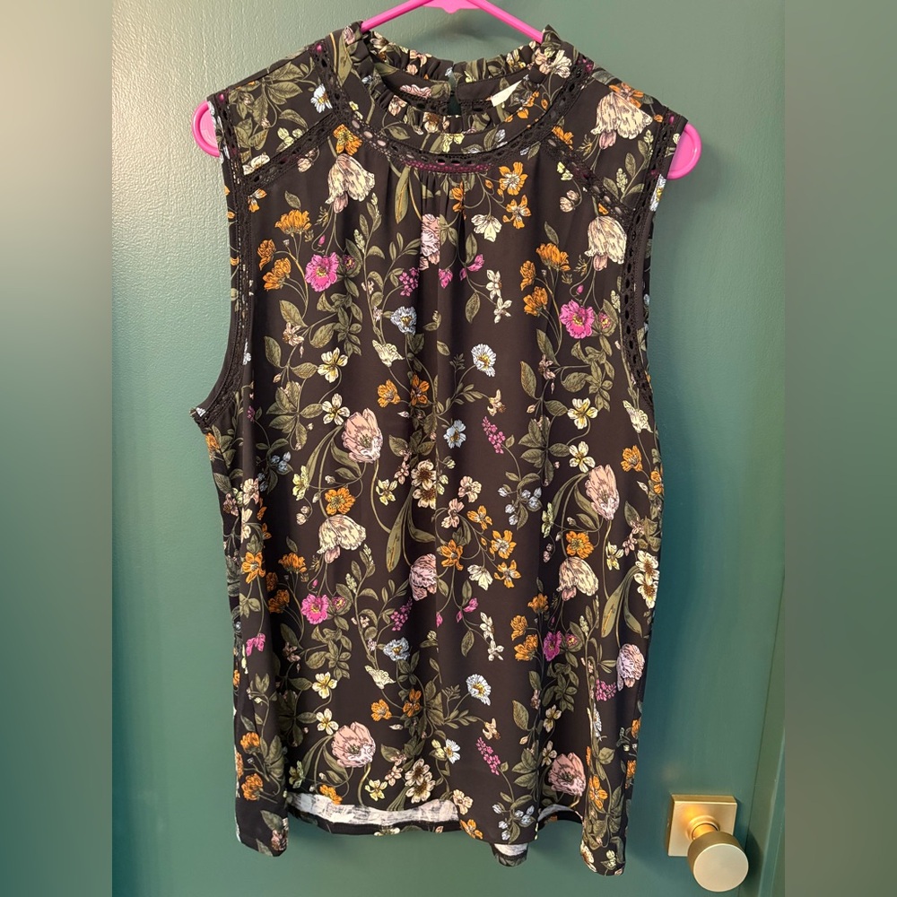 LOFT Black & Pink Pleated Sleeveless Blouse